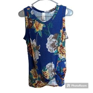 Lovely j women’s top floral. Medium nwt